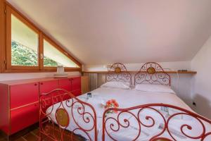 Sunset in Ranco: Lakeview Townhouse with Private Garden - Happy Rentals