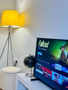 The Luxe Loft 2Bed Apartment Free Parking, Fast WiFi Netflix