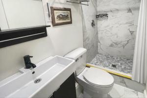 Cozy Coastal Retreat Close to Beach Park