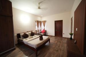 The Rosewood - Falcon Stays at Nandi Hills
