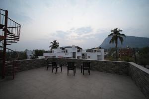 The Rosewood - Falcon Stays at Nandi Hills
