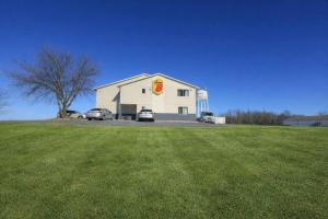 Super 8 by Wyndham Smithville Kansas City