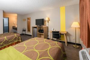 Super 8 by Wyndham Smithville Kansas City