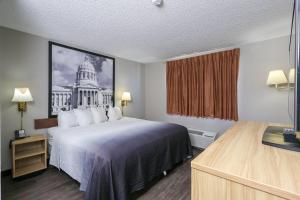 Super 8 by Wyndham Smithville Kansas City
