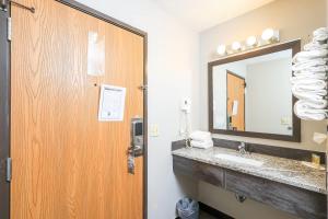 Super 8 by Wyndham Smithville Kansas City