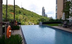 Large High Floor, Best Pool Great Location