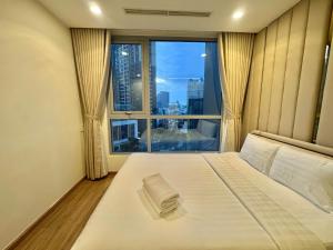 Vinhome Central Park Apartment Near Landmark