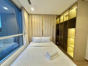 Vinhome Central Park Apartment Near Landmark