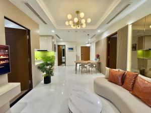 Vinhome Central Park Apartment Near Landmark