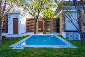 Nature 95 by ELIVAAS 4 BHK Farm with Private Pool