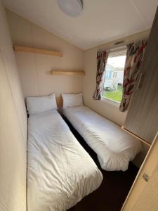 Meadow View 81 - Golden Palm, Central Heating, WiFi, pet friendly - Meadow Lakes Caravan & Lodge Hire