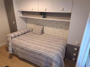 Cerca de todo y un salón cocina que reune