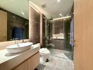 Luxurious One bedroom Condo with Pool View at Boat Avenue near Laguna Phuket