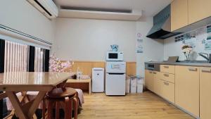 東雲夏~距京都站900米步行12分、近鄰東寺站150米步行2分，三室一廳兩衛浴二層獨棟~最多可住9人