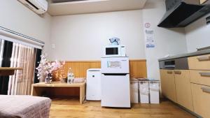 東雲夏~距京都站900米步行12分、近鄰東寺站150米步行2分，三室一廳兩衛浴二層獨棟~最多可住9人