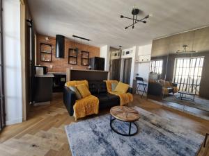Elegant Amzei Apartment with Private Balcony