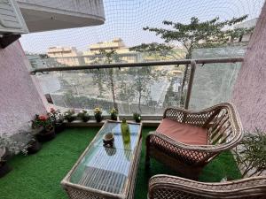 Homly Stays 205 3BHK Pinnacle D Dreams