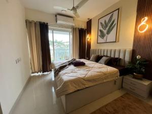 Homly Stays 205 3BHK Pinnacle D Dreams
