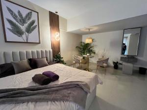 Homly Stays 205 3BHK Pinnacle D Dreams