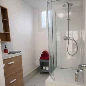 Appart 3 lits proche de commerces et mer avec Clim