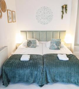 KRK stop near airport