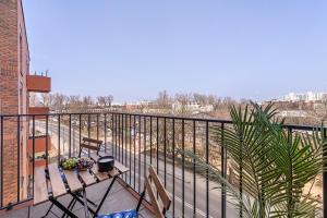 Lumina I 2BR Apart near Centrum Praskie Koneser I Parking I Balcony