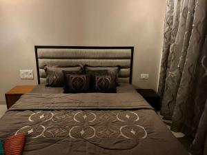 Homly Stays 4BHK 1209 Pinnacle D Dreams