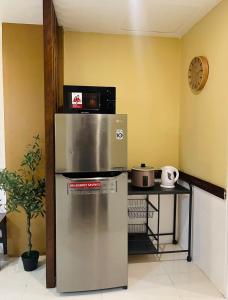 Ellas Modern 2BR Full Kitchen with Balcony near SM North EDSA