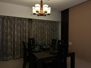 Homly Stays 4BHK 1209 Pinnacle D Dreams