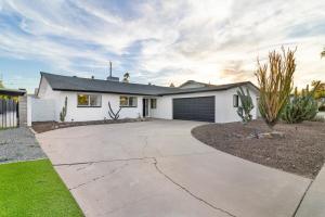 Desert Oasis With Heated Pool & Games Near Old Town