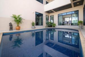 Rawai Escape 5BR Pool Villa Close to Everything