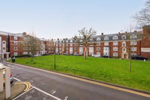 3 BR Apartment for 7 London Central