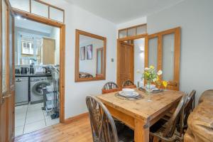 3 BR Apartment for 7 London Central
