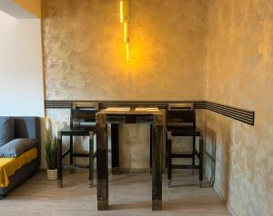 Artistic 1BR Near Mall with Private Balcony
