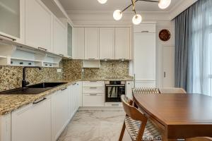 Unique Luxury Brand New Top Central Apartment