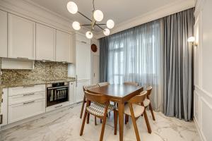 Unique Luxury Brand New Top Central Apartment