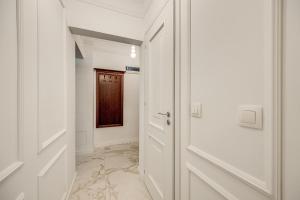 Unique Luxury Brand New Top Central Apartment