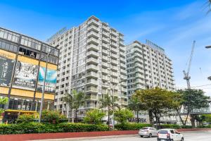 Spacious 2BR Family Suite with City View near Airport, City of Dreams, Solaire, PARQAL, Ayala Malls, and MOA