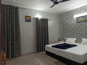 Family Hotel Near Nizamuddin Gate No 4