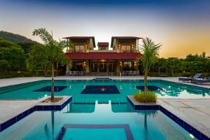 Raas Stays by ELIVAAS 4-BHK Retreat With Private Pool, Gardens, Lounge & Scenic Aravali Views