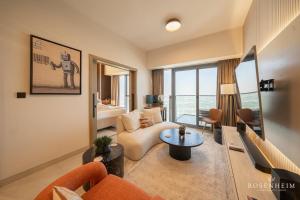 Brand New 1BR - Infinity Pool & Golf Views