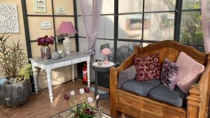 "MAS TRAMONTANE" chambres dhôtes, studio, ancien mas agricole dans parc arboré, piscine et sa vue face au Canigou