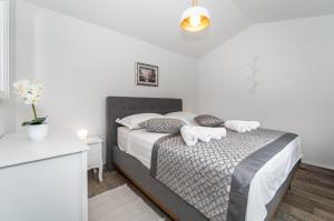 Villa Aurora: A Luxurious Stone Retreat in Dalmatia