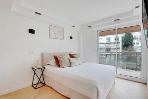 Charming Apt with AC & balcony