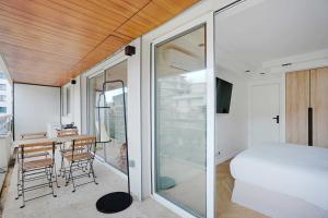 Charming Apt with AC & balcony