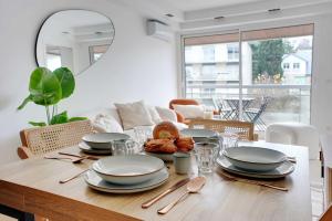 Charming Apt with AC & balcony