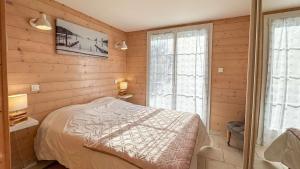 Villa avec piscine à deux pas des pistes cyclables