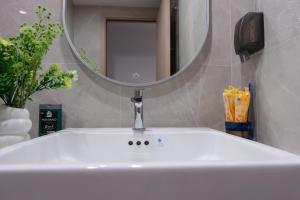 2 Bedroom Masteri Center Point A