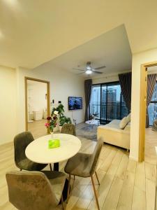 2 Bedroom Masteri Center Point A