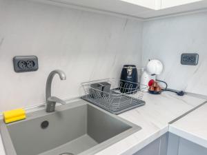 1BR Apartment with Private Garage